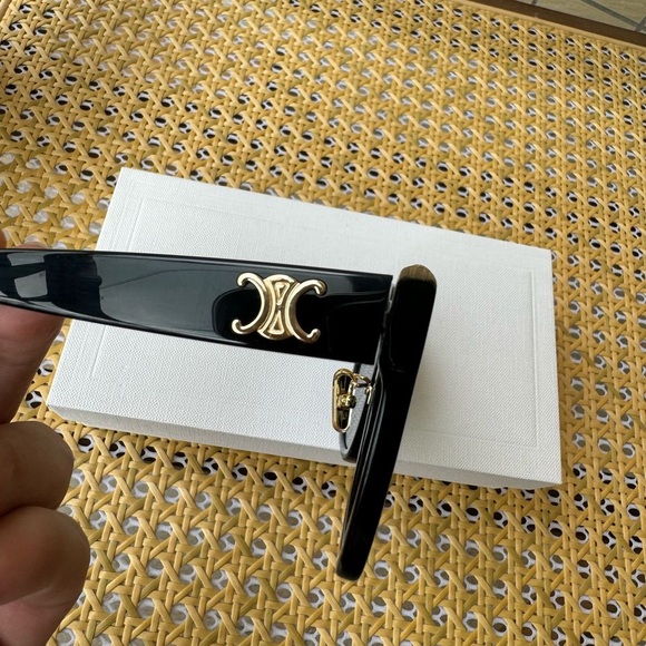 Triomphe Black Oversized Sunglasses - Picture 4 of 4